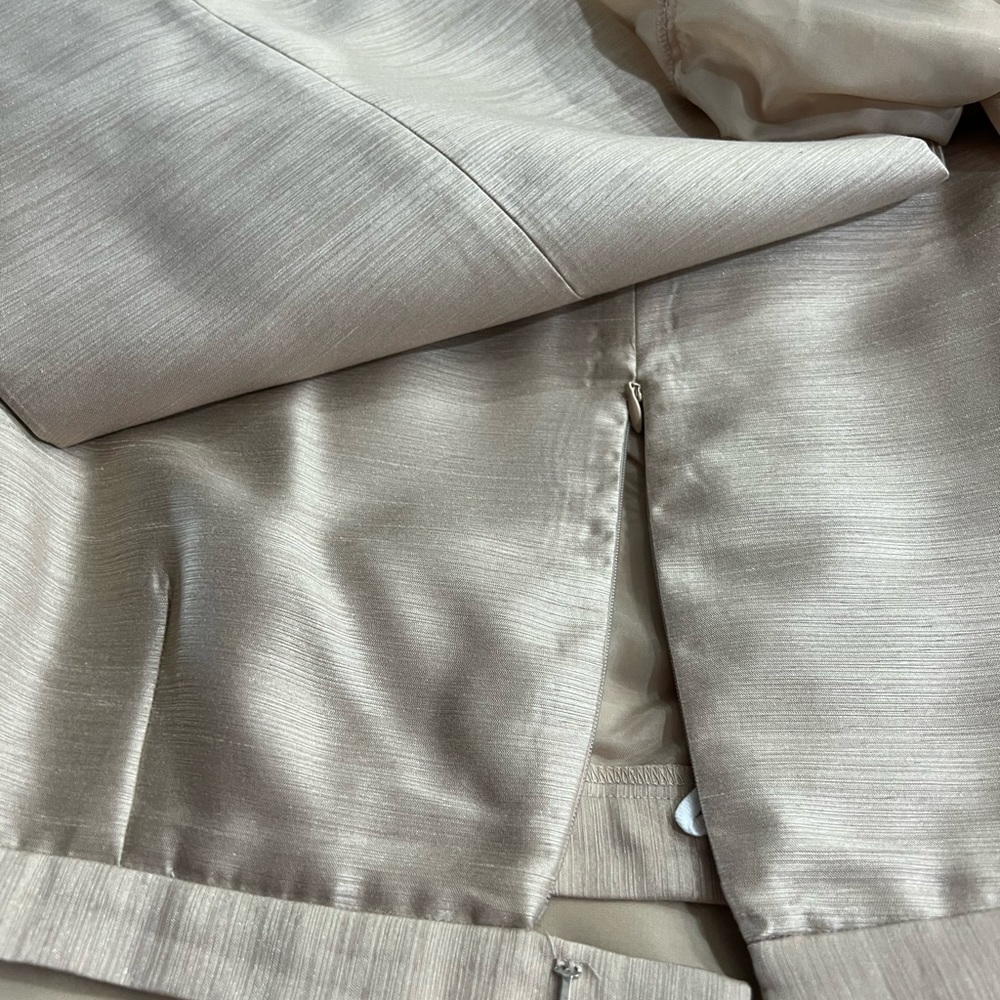 Three piece women’s suite - Picture 2 of 3